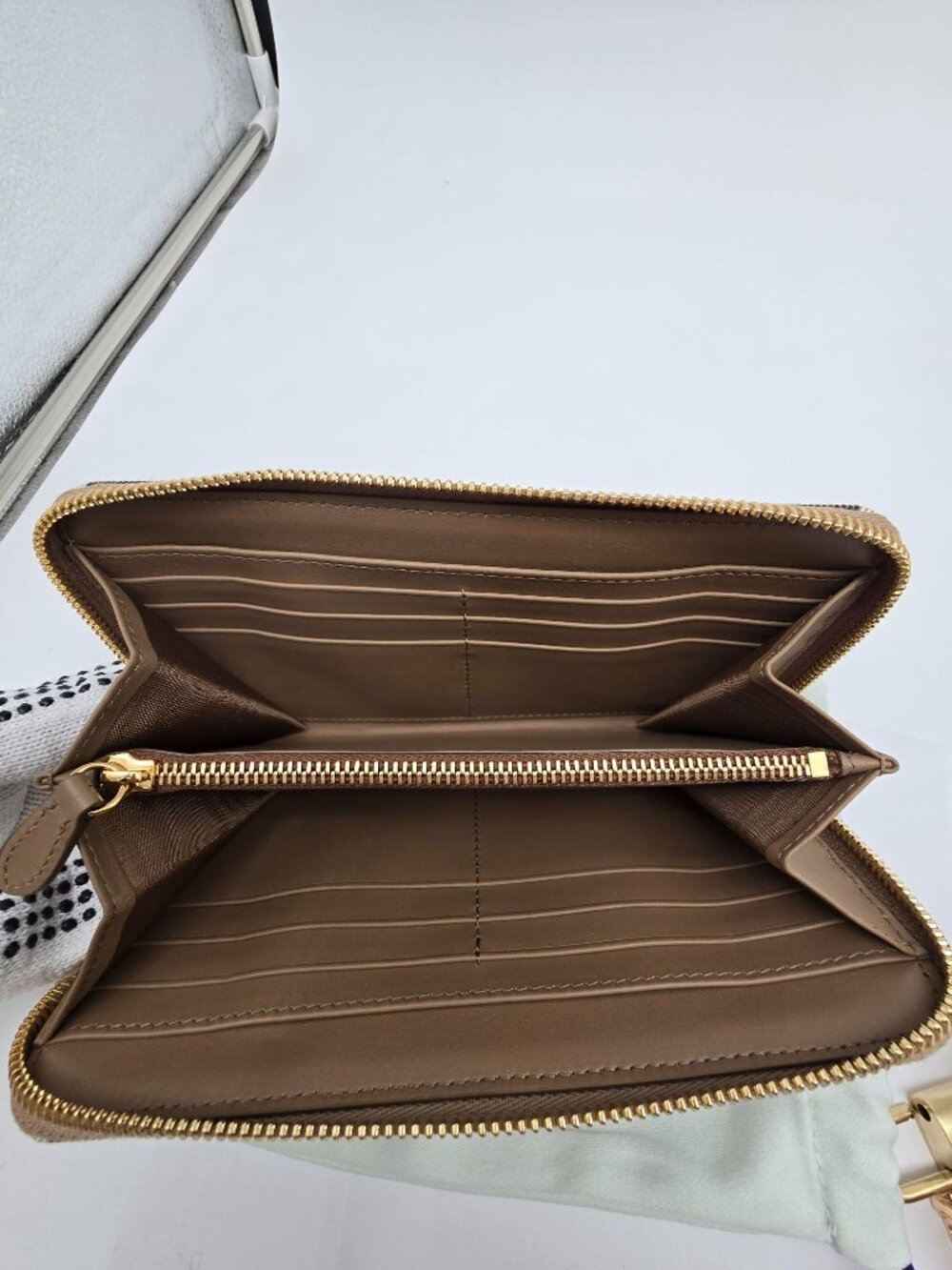 Authentic Burberry Vintage Check Zip Around Wallet NWT - Picture 8 of 10